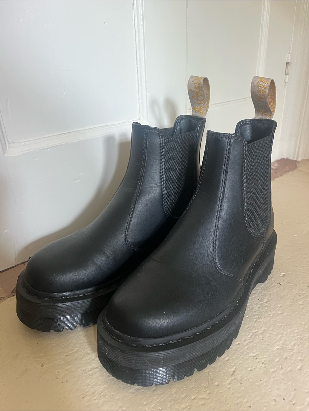Dr. Martens 2976 Platform Chelsea Boots